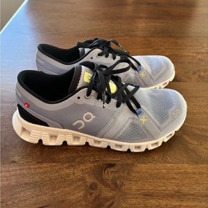 Womens On Cloud shoes size 7.5